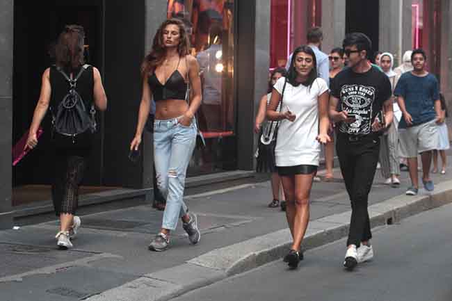 Dopo Venezia Giulia Salemi e Dayane Mello scaldano Milano. FOTO Dopo Venezia Giulia Salemi e Dayane Mello scaldano Milano. FOTO