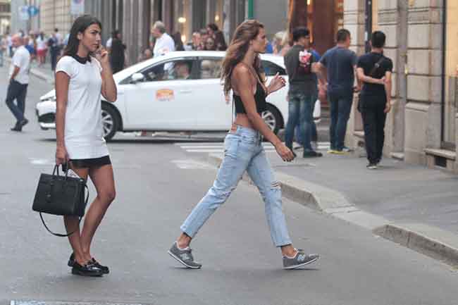 Dopo Venezia Giulia Salemi e Dayane Mello scaldano Milano. FOTO Dopo Venezia Giulia Salemi e Dayane Mello scaldano Milano. FOTO