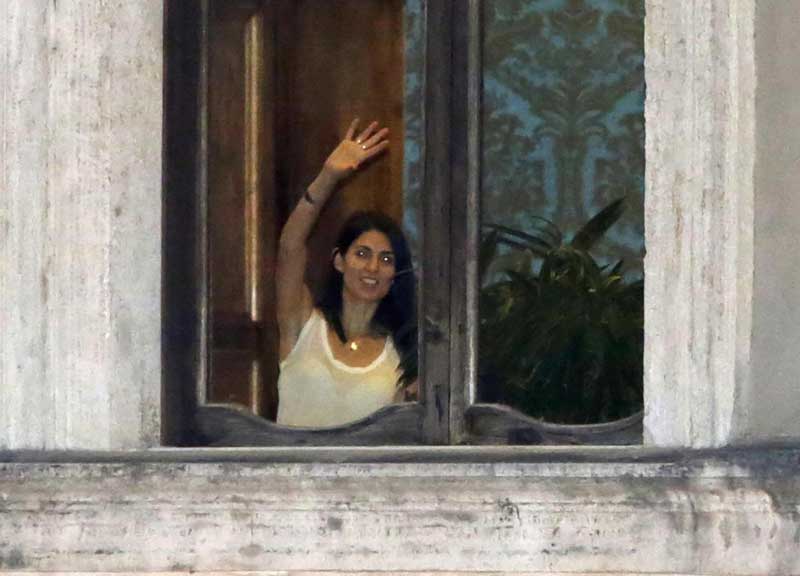 Roma abbandonata: “Dopo Alemanno e il flop di Marino, il caos a Cinque Stelle” Roma abbandonata: “Dopo Alemanno e il flop di Marino, il caos a Cinque Stelle”