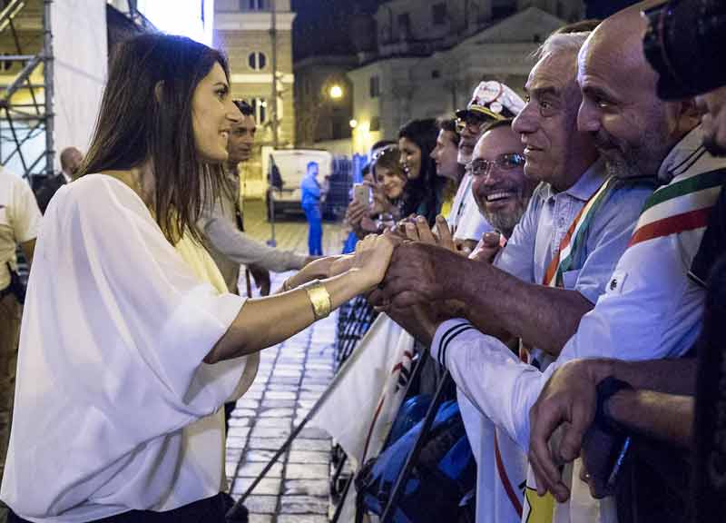 Raggi-caos, meetup M5S in rivolta: assemblea rovente il 17