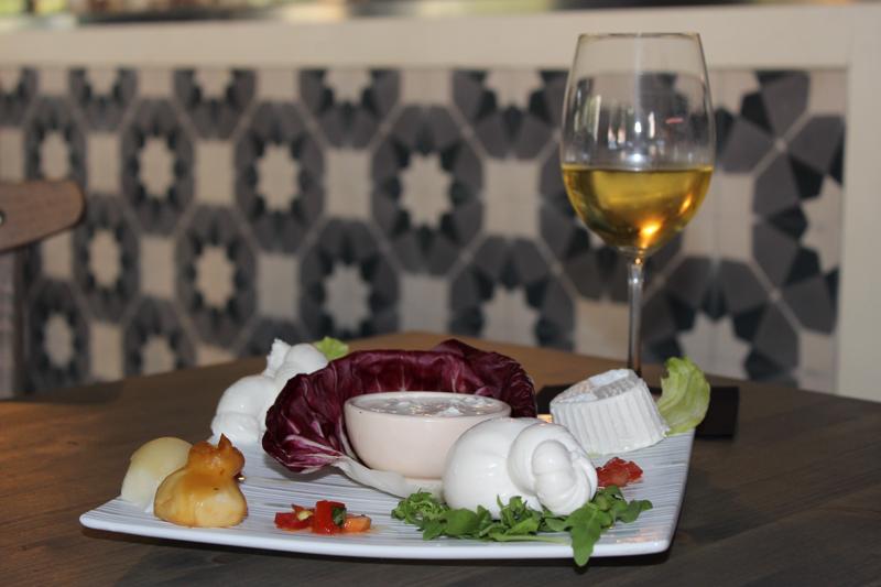 Latteria della Darsena, un angolo di Puglia a Milano. Foto
