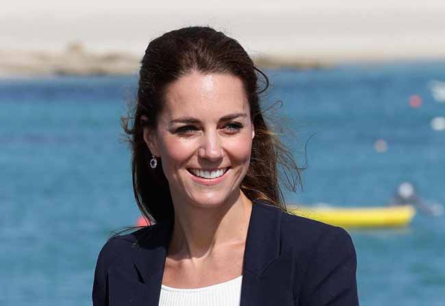 Kate Middleton, magrissima ma lato B da urlo. Il segreto? Low cost… Foto Kate Middleton, magrissima ma lato B da urlo. Il segreto? Low cost… Foto