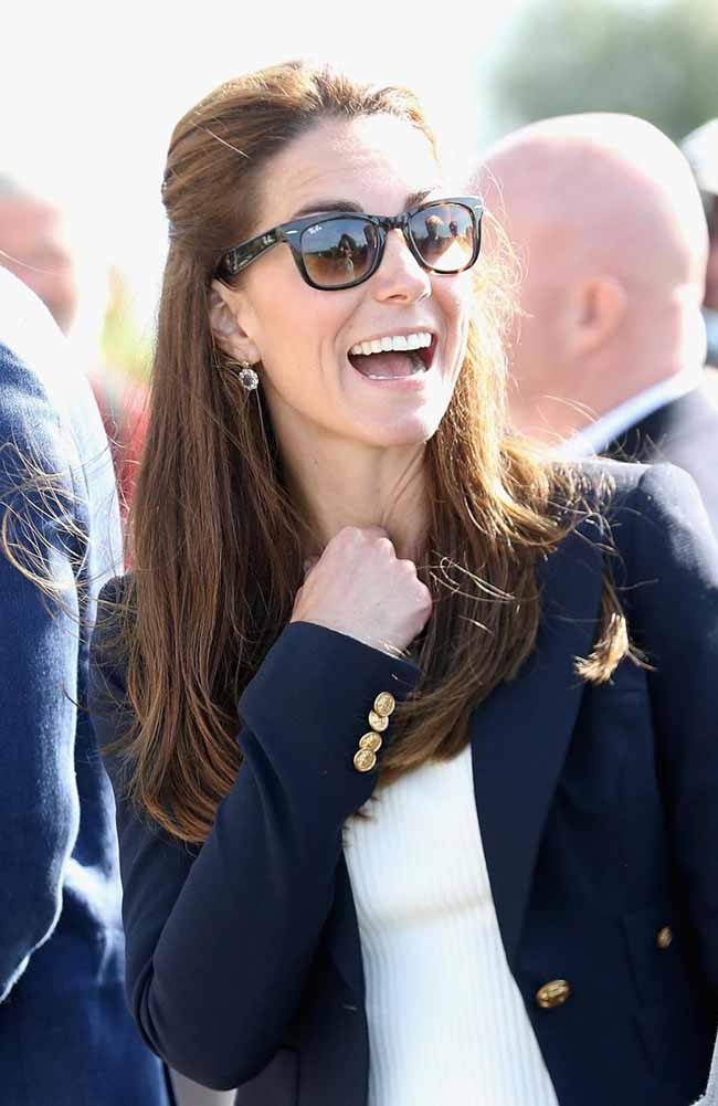 Kate Middleton, magrissima ma lato B da urlo. Il segreto? Low cost… Foto Kate Middleton, magrissima ma lato B da urlo. Il segreto? Low cost… Foto