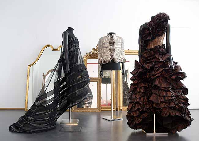 Mostre: la moda di Ferré e le foto di Comte a Parma Mostre: la moda di Ferré e le foto di Comte a Parma