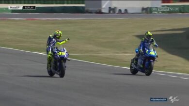 MotoGp, Valentino Rossi: lite ‘vaffa’, dito medio con Espargaro a Misano
