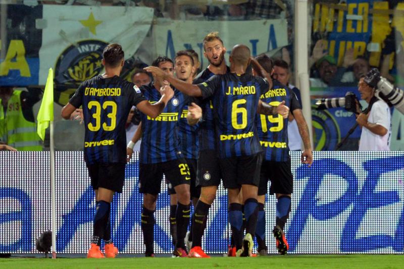 Icardi, doppietta a Pescara e annuncio: “Rinnovo con l’Inter? Tutto ok” Icardi, doppietta a Pescara e annuncio: “Rinnovo con l’Inter? Tutto ok”