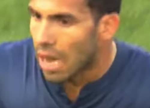 Tevez urla “quella t..a di tua sorella” all’arbitro: maxi squalifica in arrivo Tevez urla “quella t..a di tua sorella” all’arbitro: maxi squalifica in arrivo