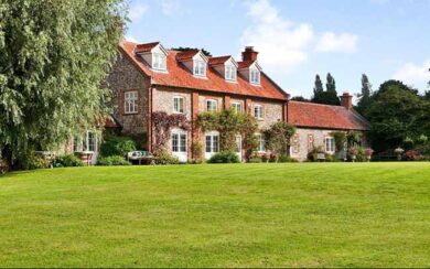 Kate Middleton, che coppia con la regina al volante: foto. E Harry intanto…