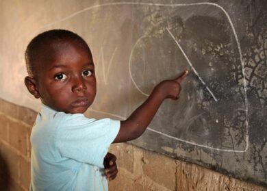 “Aiutiamoli a casa loro”: Africa, la campagna di Reach Italia