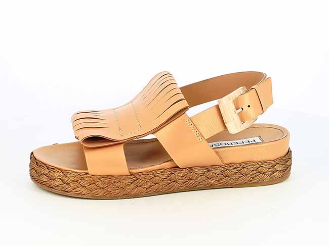 Scarpe, ecco le tendenze moda della primavera-estate 2017 Scarpe, ecco le tendenze moda della primavera-estate 2017