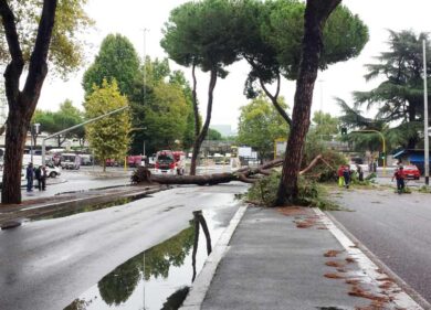 Maltempo Roma, banchina Metro B bagnata e scivola: in fin di vita 15 enne