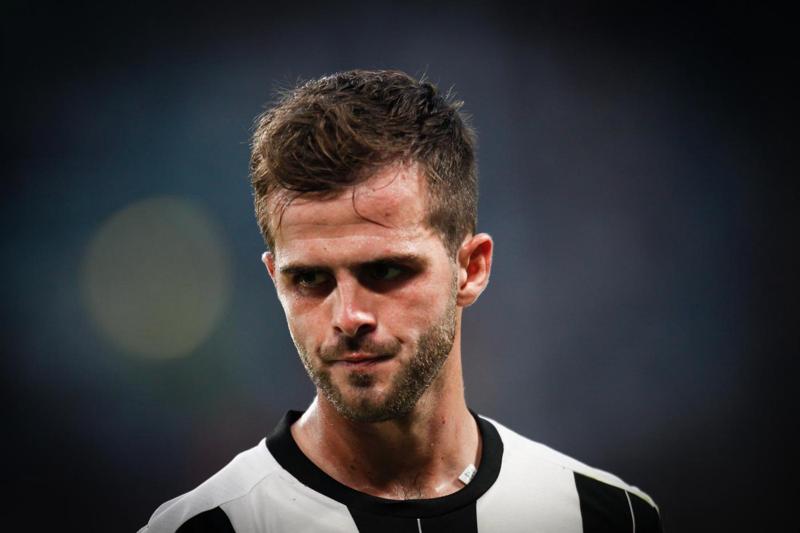 Juve, Allegri rilancia Pjanic titolare con l’Inter. La probabile formazione Juve, Allegri rilancia Pjanic titolare con l’Inter. La probabile formazione