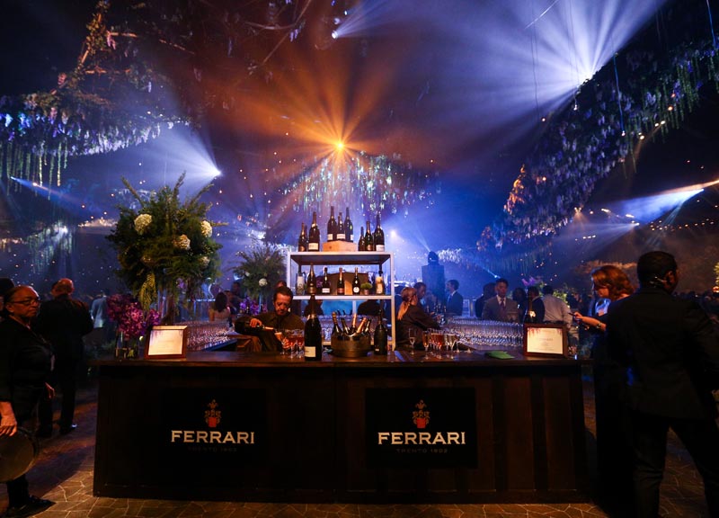 Ferrari tra le star degli Emmy Awards: le bollicine incantano le stars Ferrari tra le star degli Emmy Awards: le bollicine incantano le stars