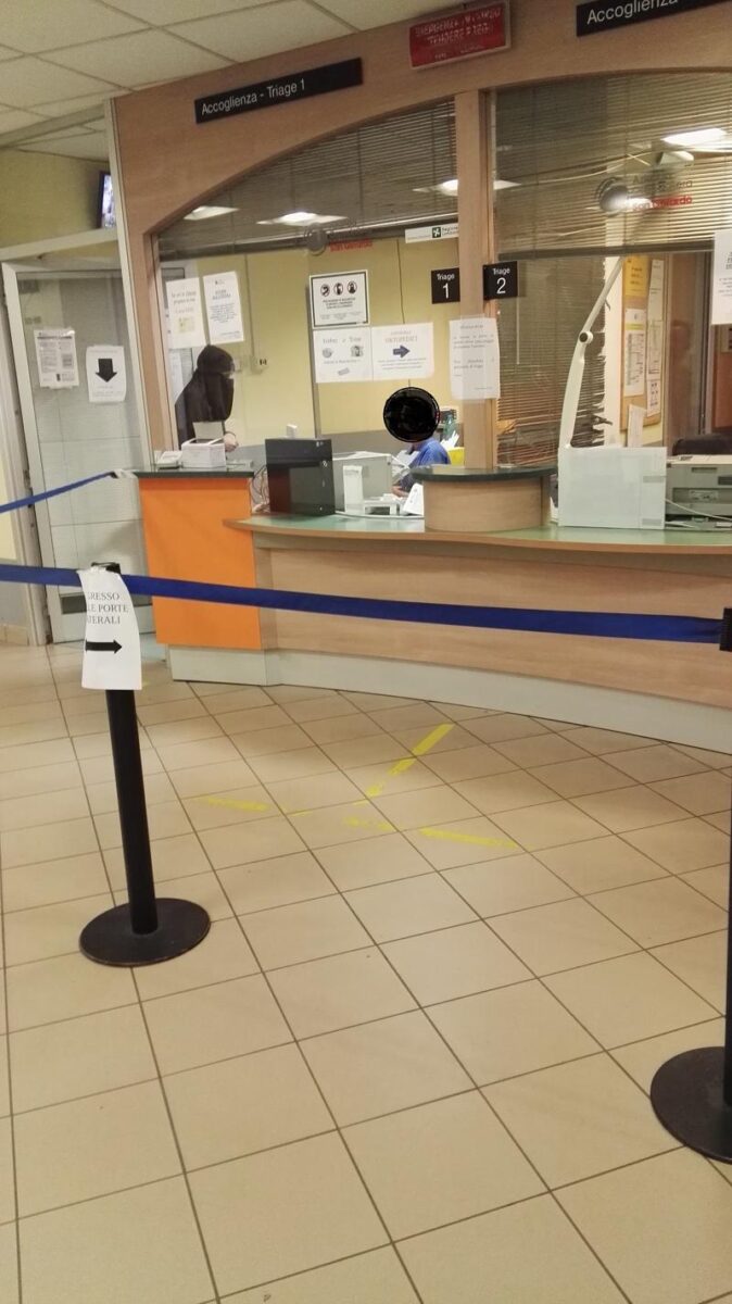 Il divieto di Maroni sul burqa? Negli ospedali di Milano non viene applicato Il divieto di Maroni sul burqa? Negli ospedali di Milano non viene applicato
