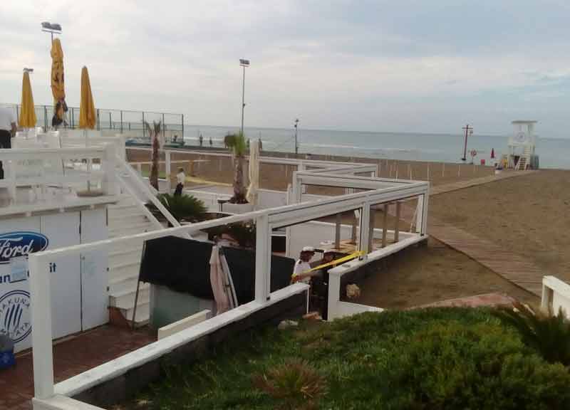 Ostia, blitz anti abusivismo: sigilli al chiosco Hakuna Matata Ostia, blitz anti abusivismo: sigilli al chiosco Hakuna Matata