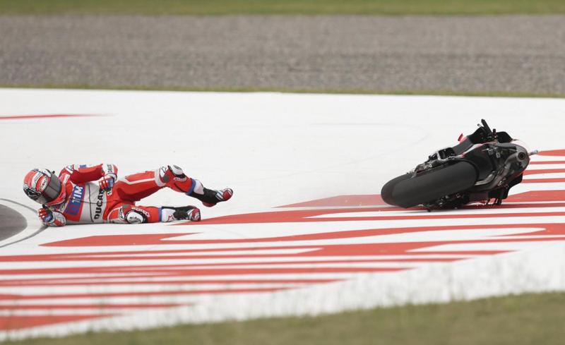 Iannone, ok medici per correre MotoGp ad Aragon. Ma lui: “Dolore alla schiena” Iannone, ok medici per correre MotoGp ad Aragon. Ma lui: “Dolore alla schiena”