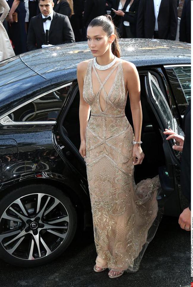 Gigi Hadid “braccata” alla Milano Fashion Week mette ko l’aggressore. Foto Gigi Hadid “braccata” alla Milano Fashion Week mette ko l’aggressore. Foto