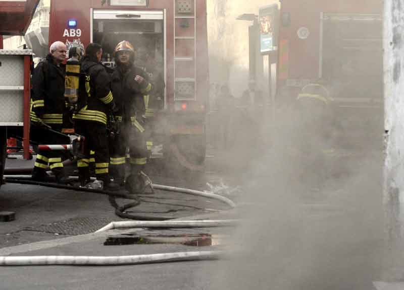 Fiamme a Corso Vittorio, si incendia la centralina elettrica in un palazzo Fiamme a Corso Vittorio, si incendia la centralina elettrica in un palazzo