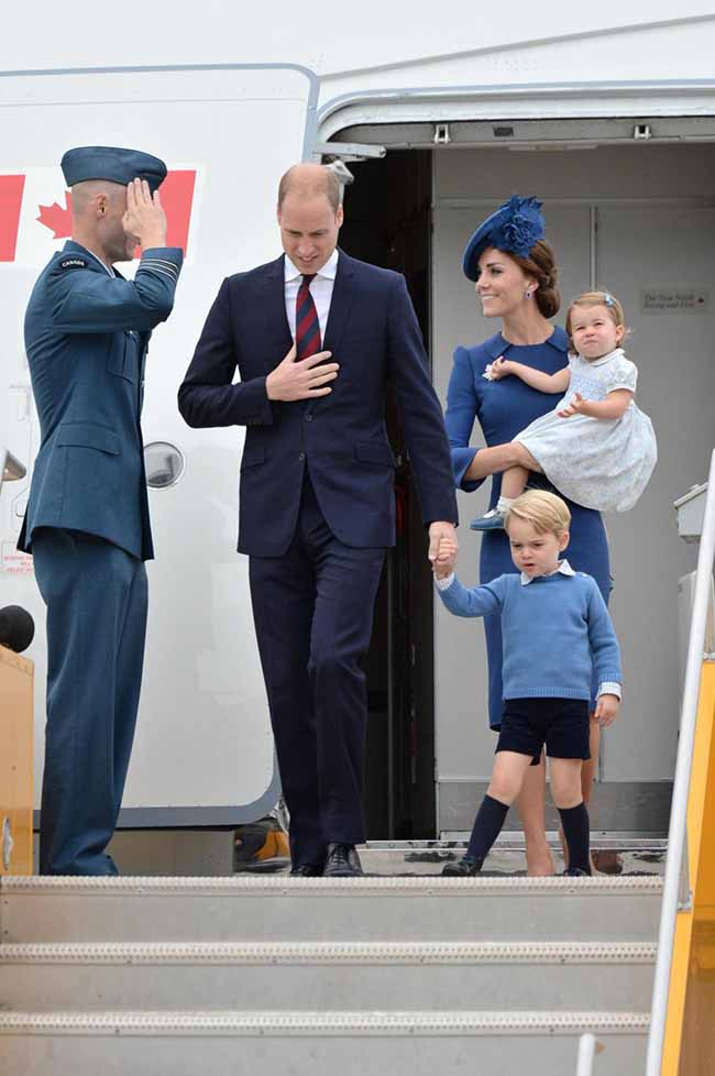 Kate Middleton in Canada. Nuove foto dei principini. “Gaffe” di George. FOTO Kate Middleton in Canada. Nuove foto dei principini. “Gaffe” di George. FOTO