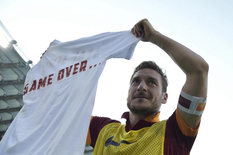 Totti: “Fui vicinissimo a lasciare la Roma per il Real Madrid e poi…” Totti: “Fui vicinissimo a lasciare la Roma per il Real Madrid e poi…”