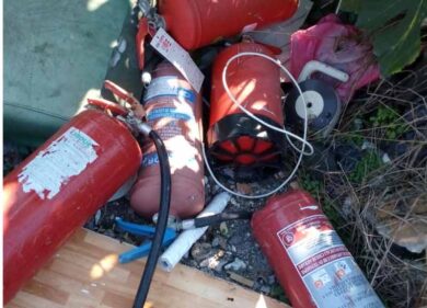 Calabria, scoperta discarica abusiva. Scattano 15 denunce, sequestrati 16 veicoli a Gioia Tauro