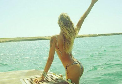 Dal Suspension training di Belen allo yoga della Marcuzzi: gli allenamenti vip