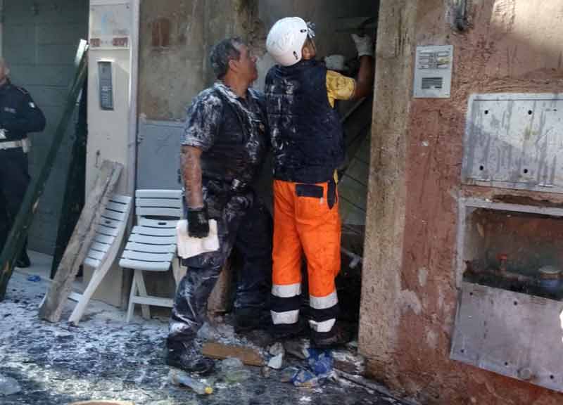 In manette Simone Di Stefano: Casapound resiste allo sgombero al Colosseo In manette Simone Di Stefano: Casapound resiste allo sgombero al Colosseo