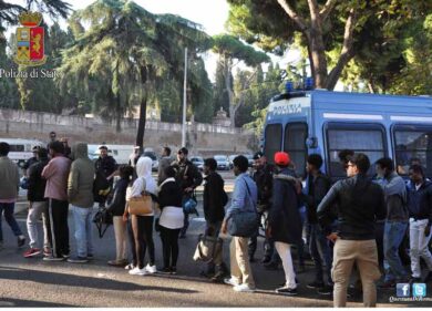 Immigrati fuori da via Cupa. L’area gravemente degradata va bonificata
