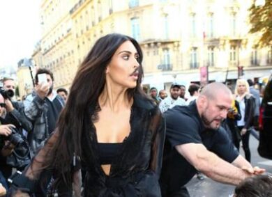 Kim Kardashian, topless Instagram. Jeans sbottonati: che sexy la signora West