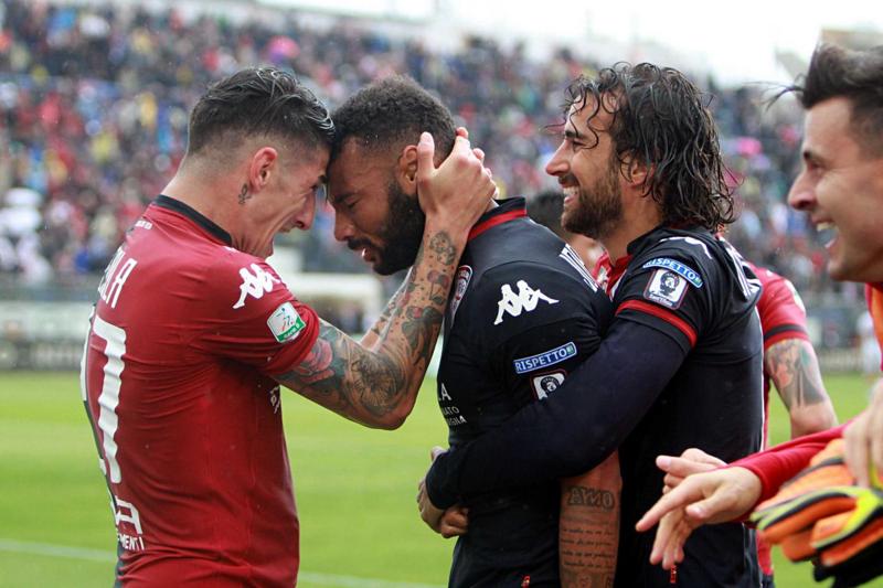 Cagliari, Joao Pedro grave infortunio: perone rotto. Rastelli: Botta tremenda