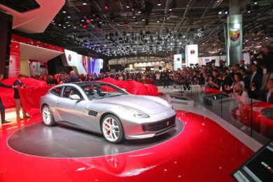 Parigi 2016: Ferrari  presenta la nuova GTC4Lusso T