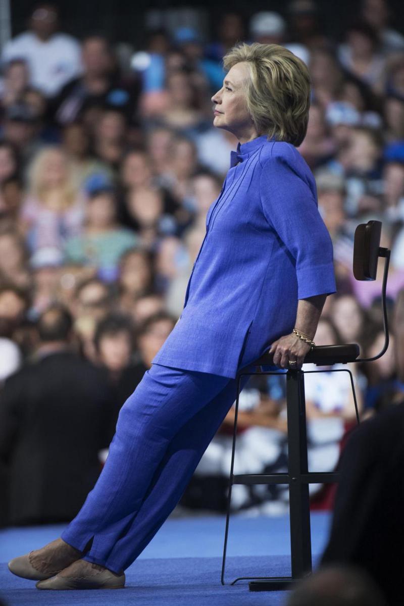 Hillary Clinton e l’ansia da soldi. Da dove nasce l’ossessione per il lusso