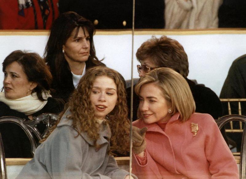 Hillary Clinton e l’ansia da soldi. Da dove nasce l’ossessione per il lusso