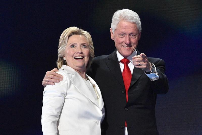 Hillary Clinton e l’ansia da soldi. Da dove nasce l’ossessione per il lusso