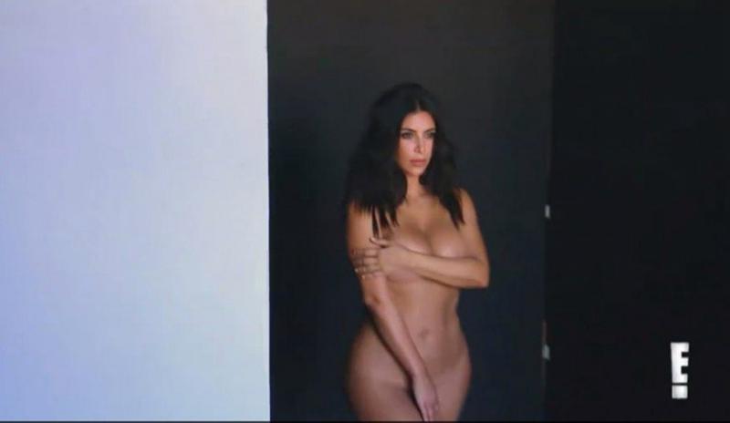 Parigi, Kim Kardashian aggredita in un albergo da due uomini mascherati Parigi, Kim Kardashian aggredita in un albergo da due uomini mascherati