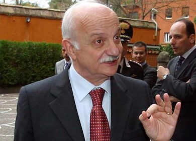 Catturò Riina. Il generale Mori ex Sisde sposa La Marianna: la svolta Radicale