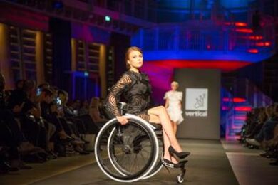 Milano Fashion Week, fai spazio: la rivoluzione arriva su due ruote
