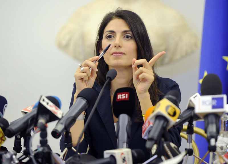 Roma, Raggi svela il vero volto degli assessori Colomban e Mazzillo Roma, Raggi svela il vero volto degli assessori Colomban e Mazzillo