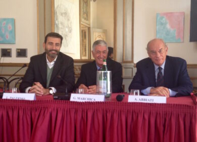 Le edicole? Per sopravvivere diventano mini-uffici postali