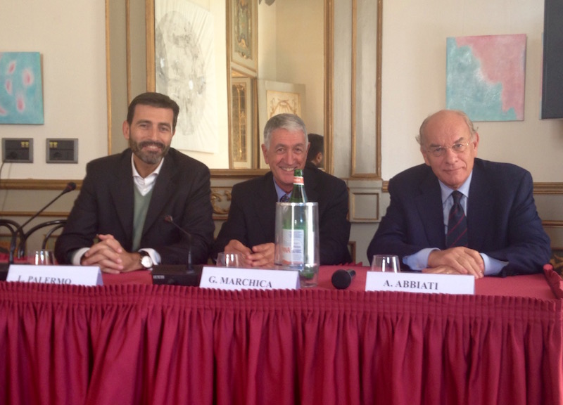 Le edicole? Per sopravvivere diventano mini-uffici postali Le edicole? Per sopravvivere diventano mini-uffici postali