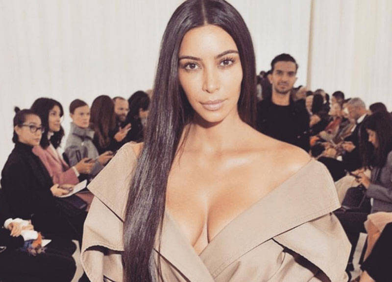 Kim Kardashian, dubbi sulla rapina. Un suo tweet? Vale 20mila dollari. FOTO Kim Kardashian, dubbi sulla rapina. Un suo tweet? Vale 20mila dollari. FOTO