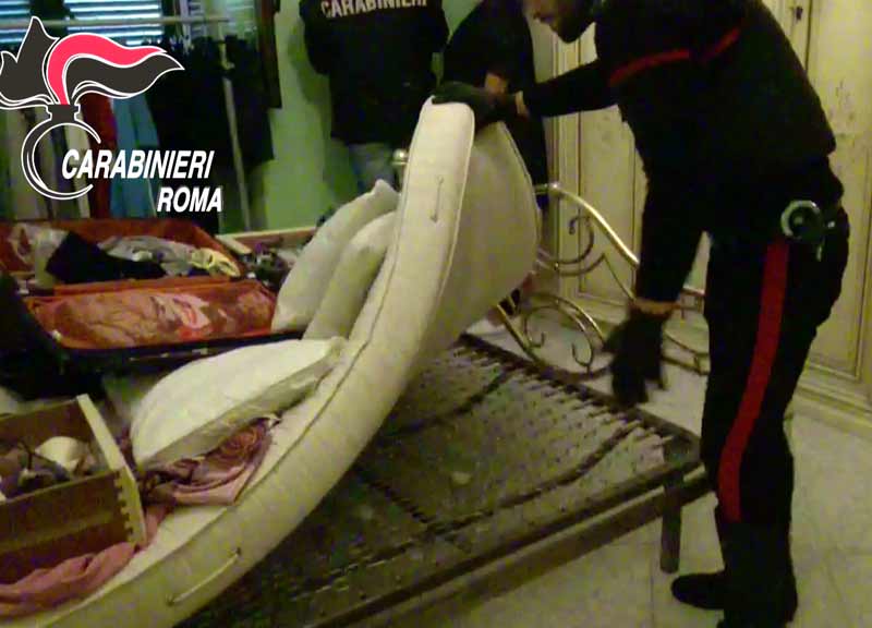 Aurelia e Pontina, le prostitute devono pagare l’occupazione del marciapiede Aurelia e Pontina, le prostitute devono pagare l’occupazione del marciapiede