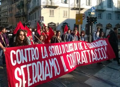Buona scuola, studenti in piazza: “Istruzione sempre più bene di pochi”