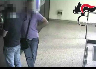 Furti ai bancomat: col cash trapping il denaro sparisce nel nulla. Il trucco