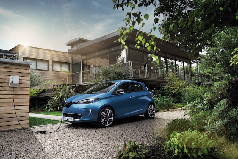 Renault investe nelle future auto elettriche e auto ibride a basso costo