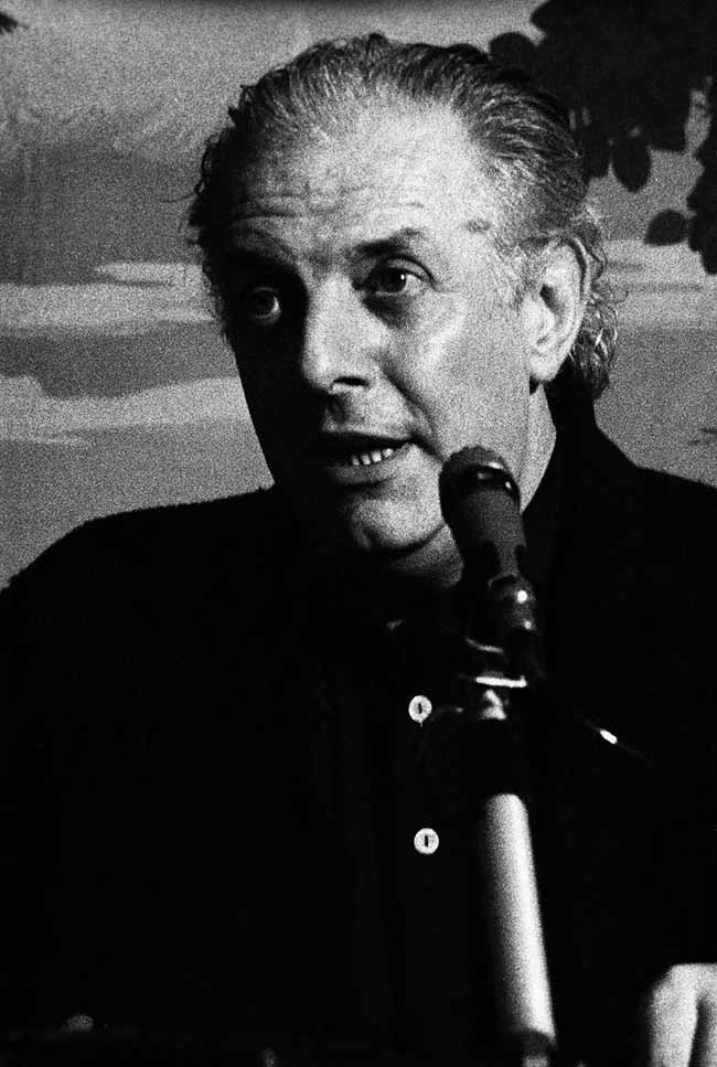 E’ morto il premio Nobel Dario Fo. Domani i funerali laici in piazza Duomo E’ morto il premio Nobel Dario Fo. Domani i funerali laici in piazza Duomo