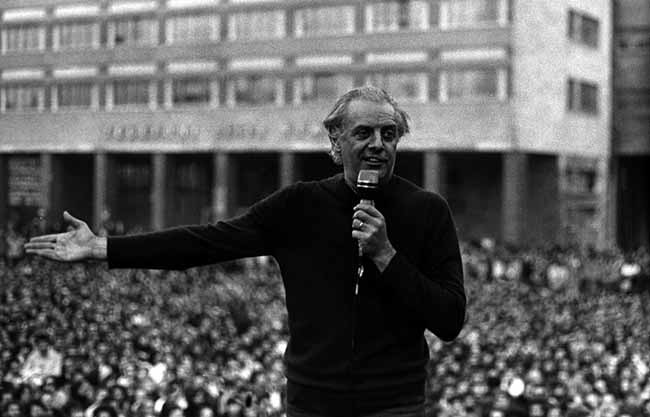 E’ morto il premio Nobel Dario Fo. Domani i funerali laici in piazza Duomo E’ morto il premio Nobel Dario Fo. Domani i funerali laici in piazza Duomo
