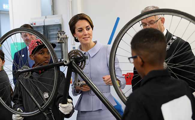 Kate Middleton in volo sorprende tutti. Le foto viral Kate Middleton in volo sorprende tutti. Le foto viral