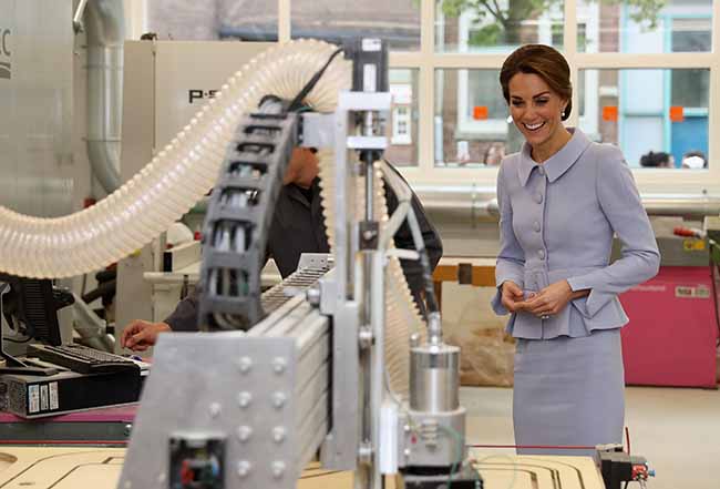 Kate Middleton in volo sorprende tutti. Le foto viral Kate Middleton in volo sorprende tutti. Le foto viral