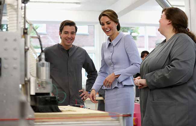 Kate Middleton in volo sorprende tutti. Le foto viral Kate Middleton in volo sorprende tutti. Le foto viral